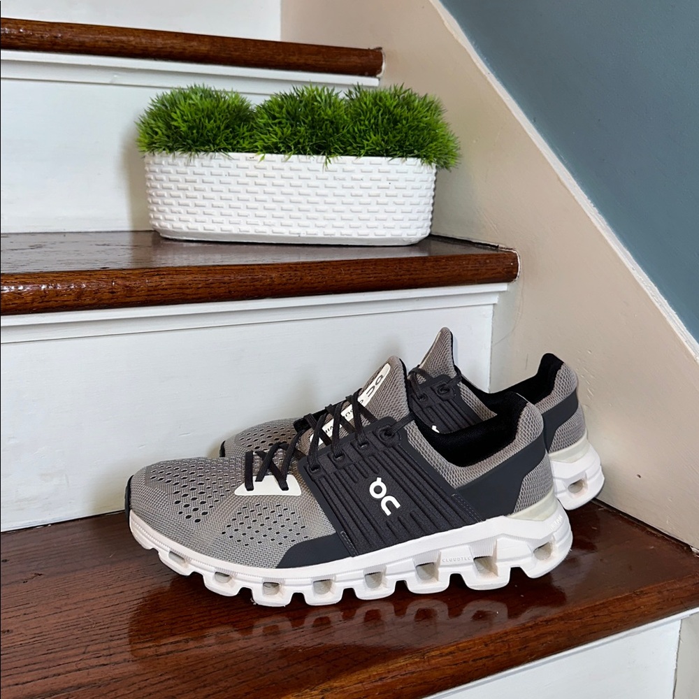 ON Women's Athletic Shoes - Black and Gray